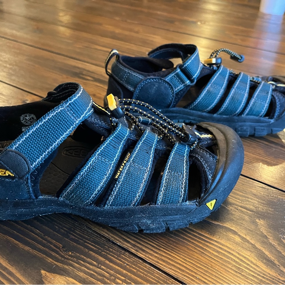Keen water shoes - Picture 4 of 6